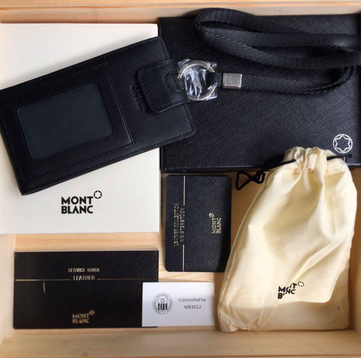 全新 Montblanc 萬寶龍 黑色真皮手機保護掛套 116374(特價)