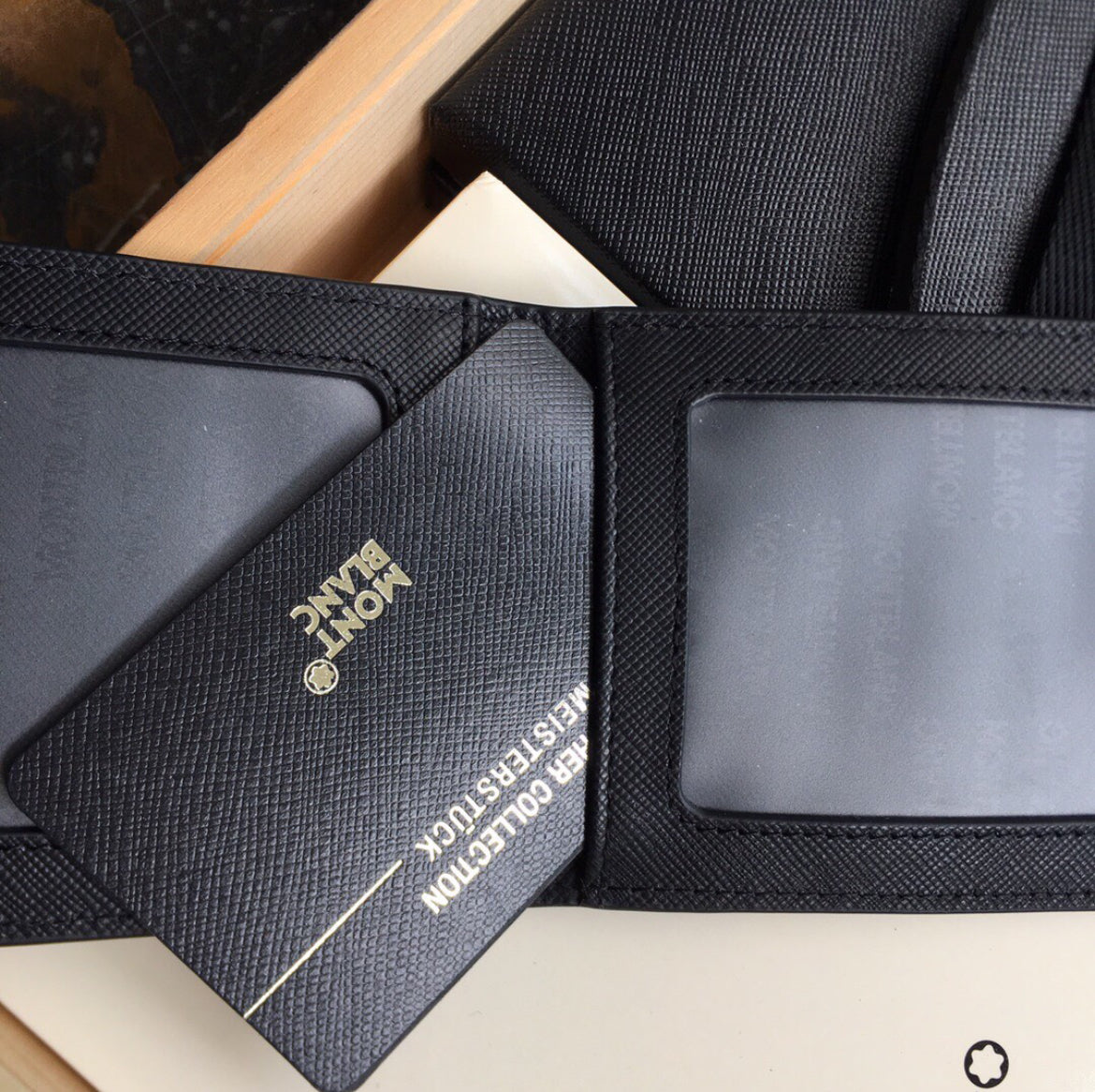 全新 Montblanc 萬寶龍 黑色真皮手機保護掛套 116374(特價)